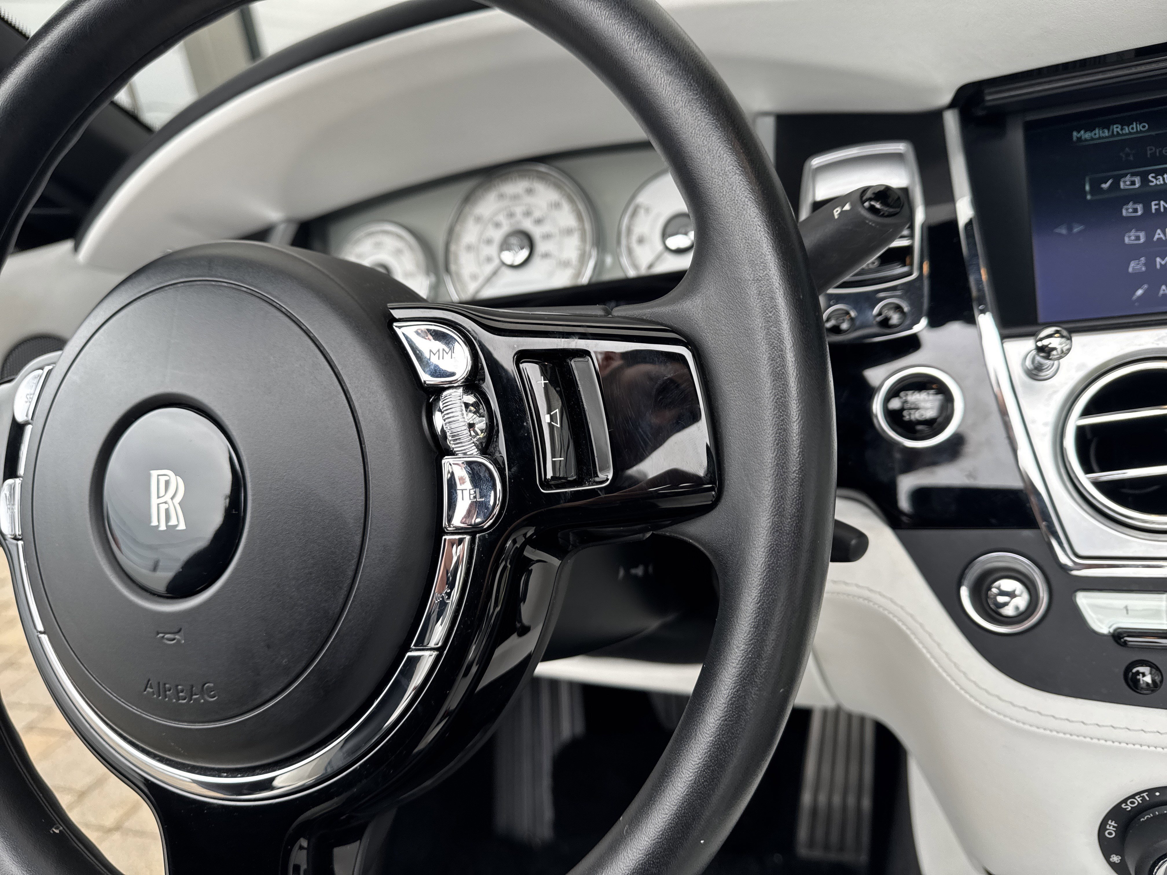 Certified 2021 Rolls-Royce Dawn image 37