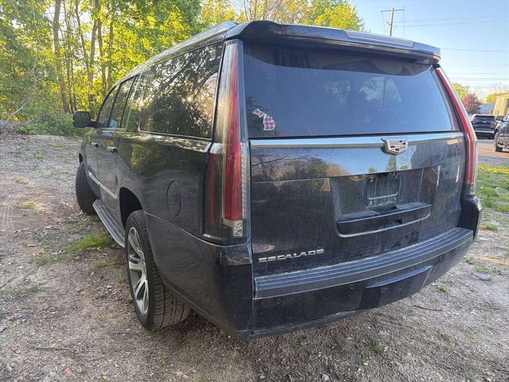Used 2017 Cadillac Escalade ESV Luxury AWD/4WD image 3