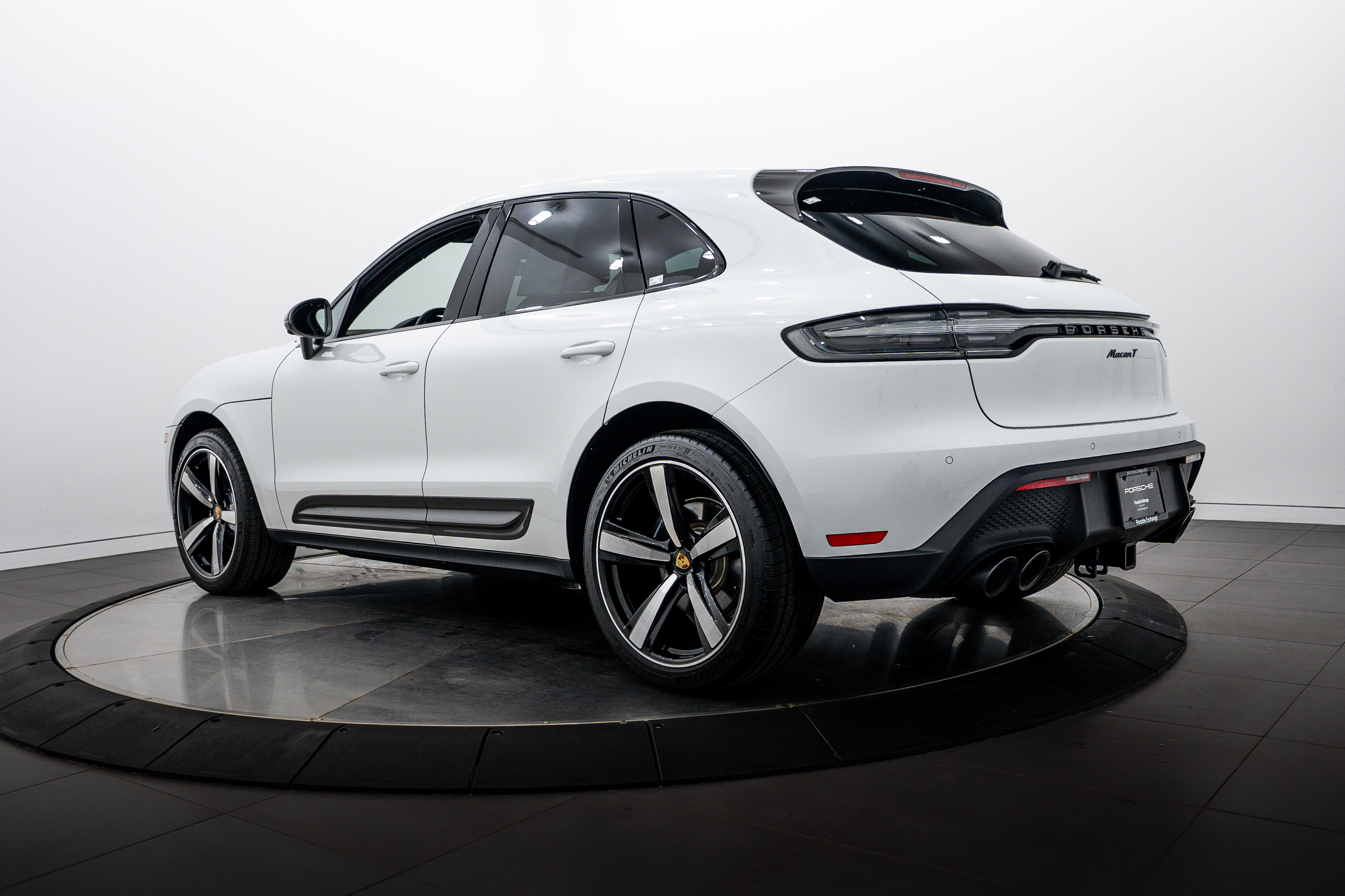 Certified 2026 Porsche Macan Turbo AWD/4WD image 3