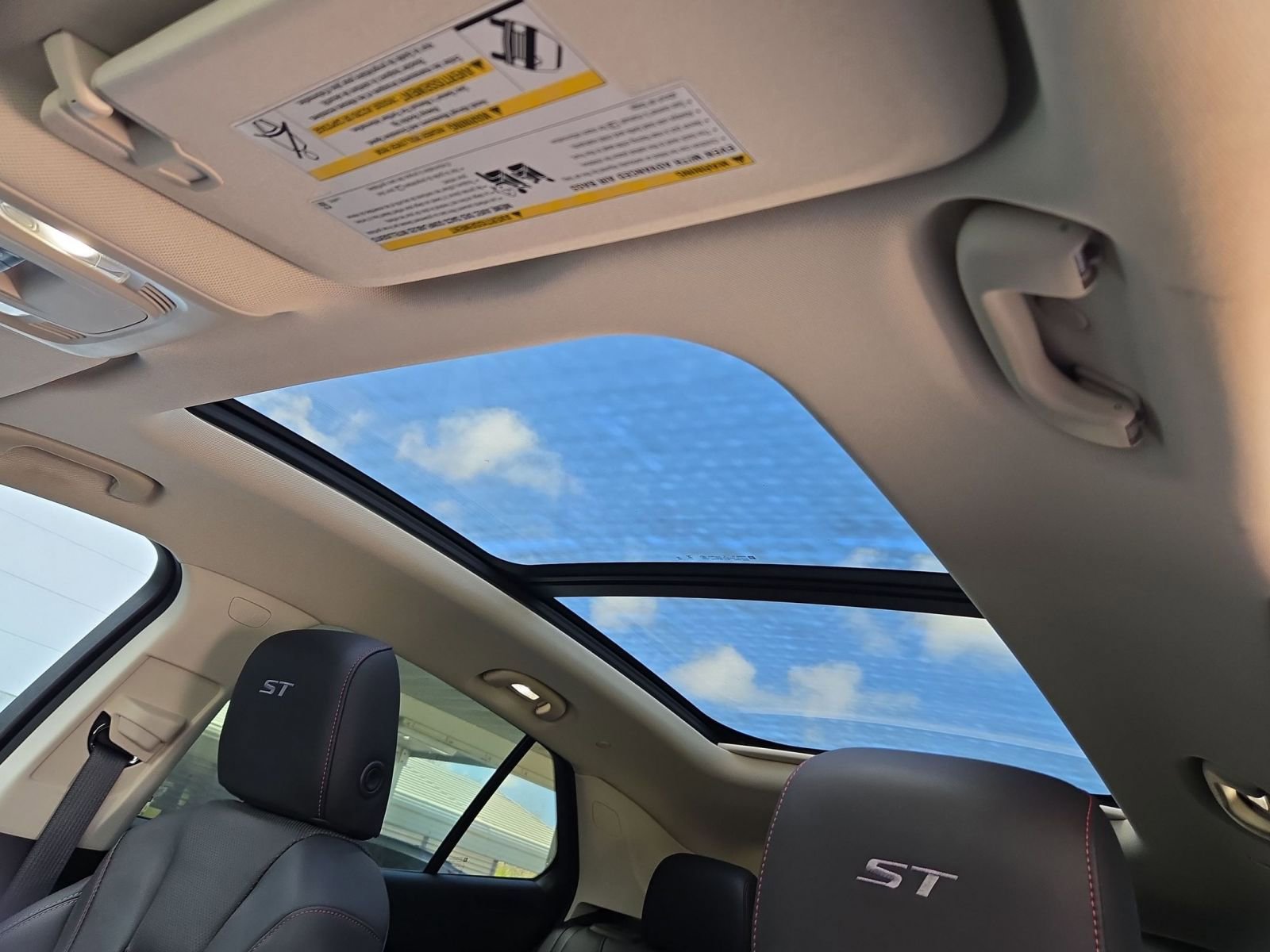 Used 2023 Buick Envision Essence w/ Sport Touring Package image 24