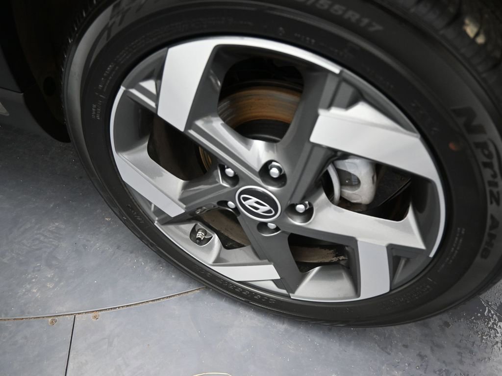 Used 2025 Hyundai Venue SEL image 39