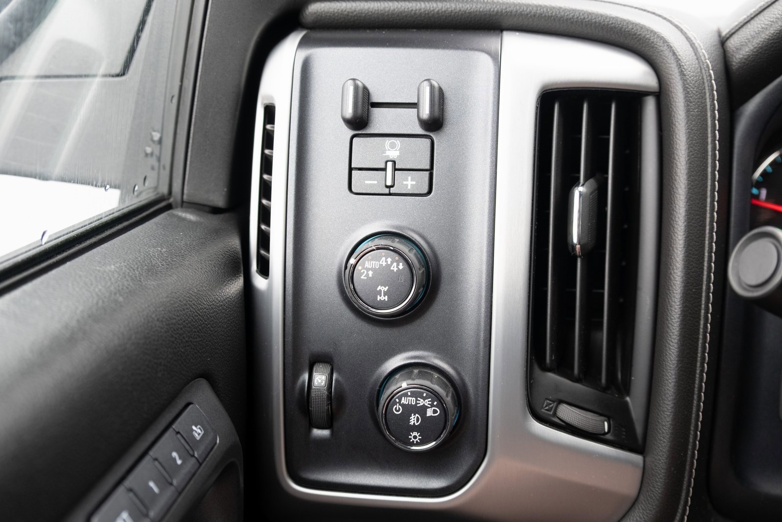 Used 2018 GMC Sierra 1500 SLT image 11