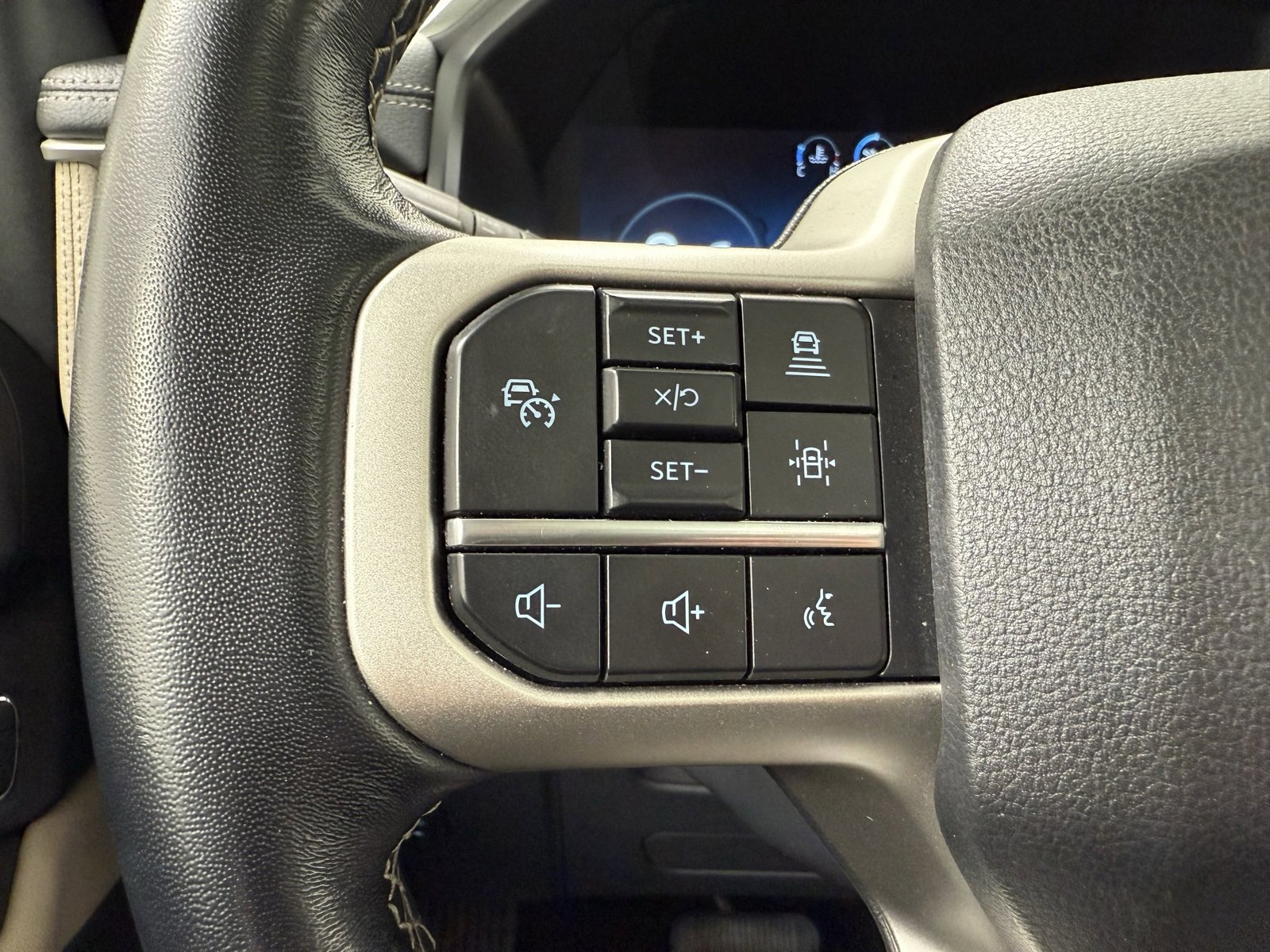 Used 2022 Ford Expedition Limited image 19