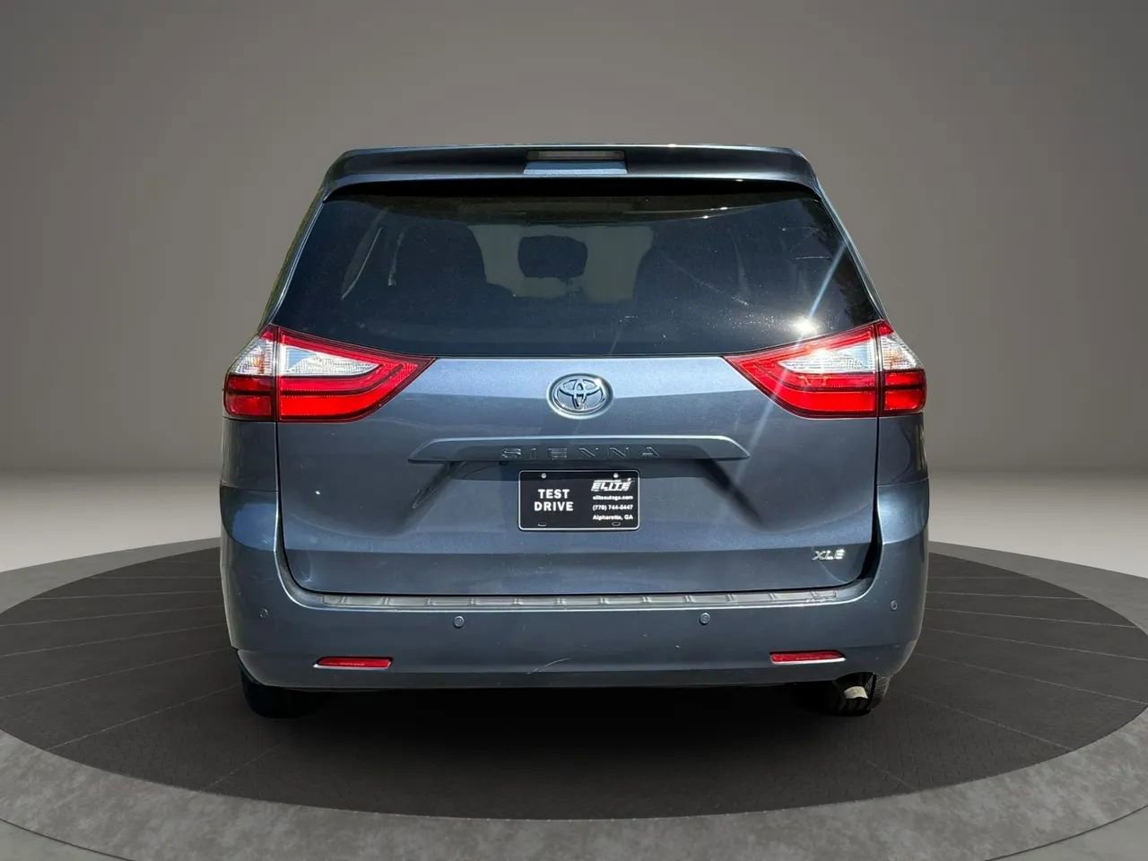 Used 2016 Toyota Sienna XLE Premium FWD image 5