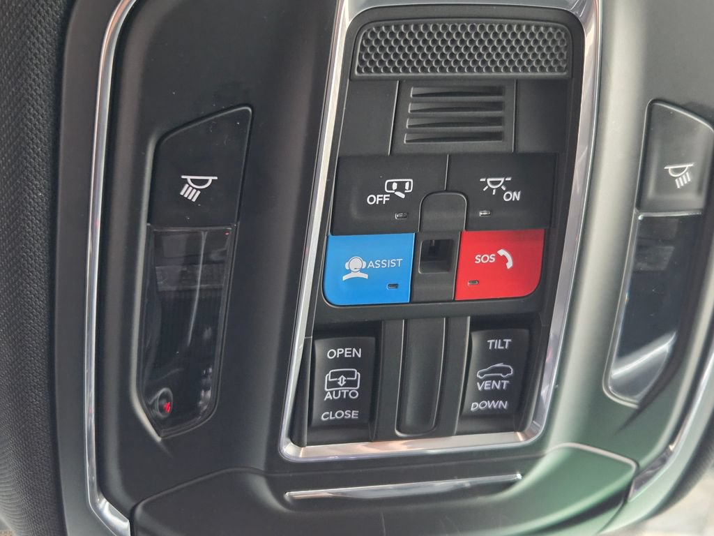 Certified 2024 Jeep Grand Cherokee Laredo X AWD/4WD image 11