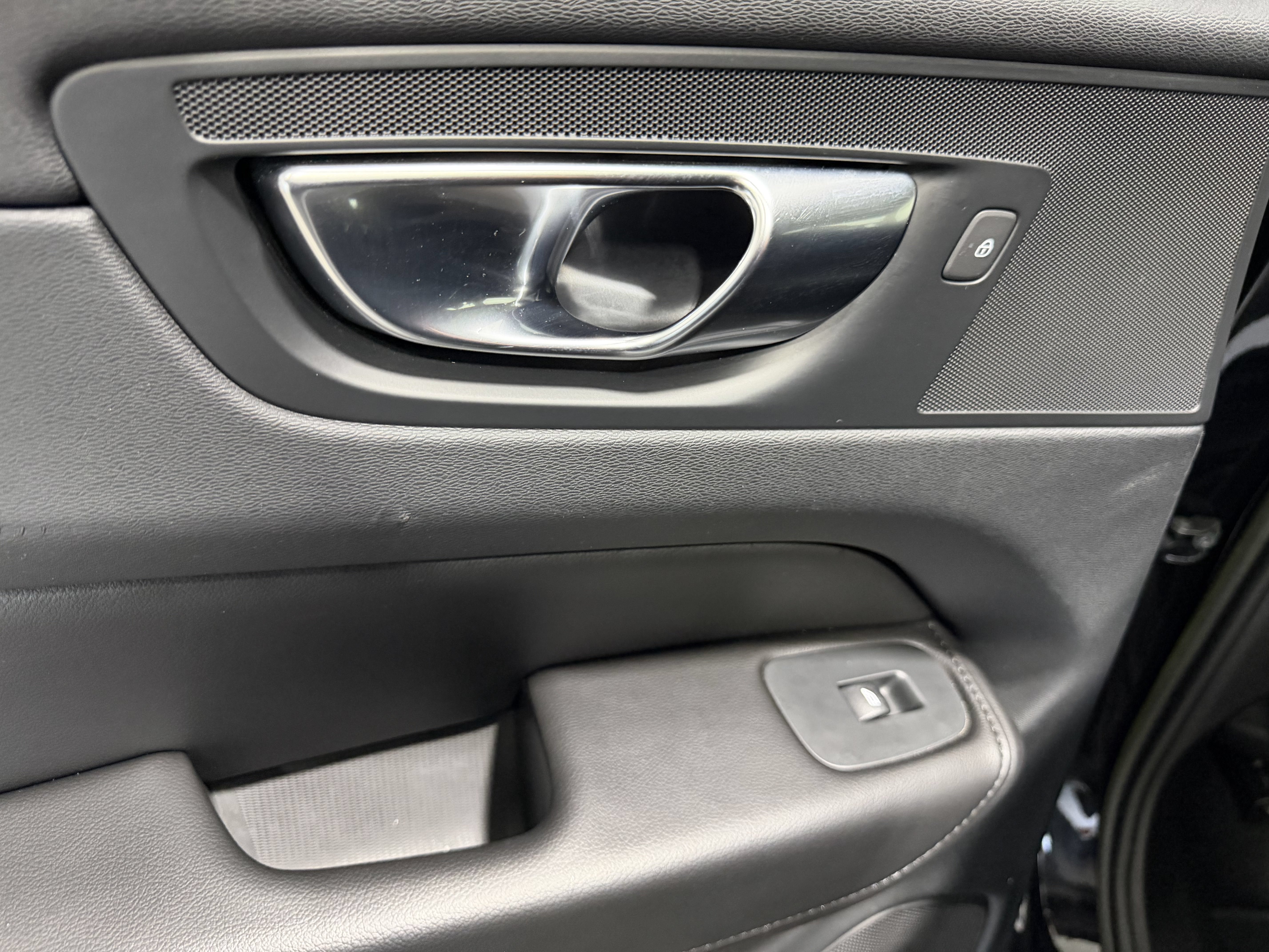 Used 2020 Volvo XC60 T5 Inscription AWD/4WD image 22