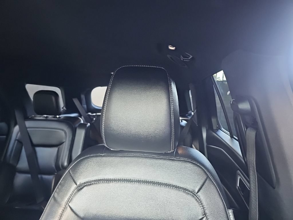 Used 2020 Ford Explorer XLT w/ Equipment Group 202A AWD/4WD image 11