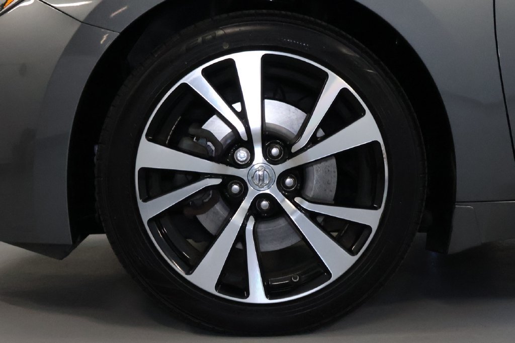 Used 2017 Nissan Maxima Platinum w/ Interior Lighting Package FWD image 36