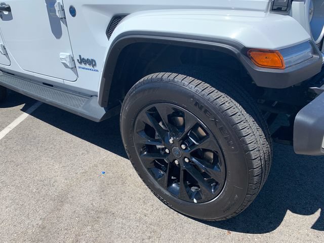 Used 2025 Jeep Wrangler Unlimited Sahara AWD/4WD image 5