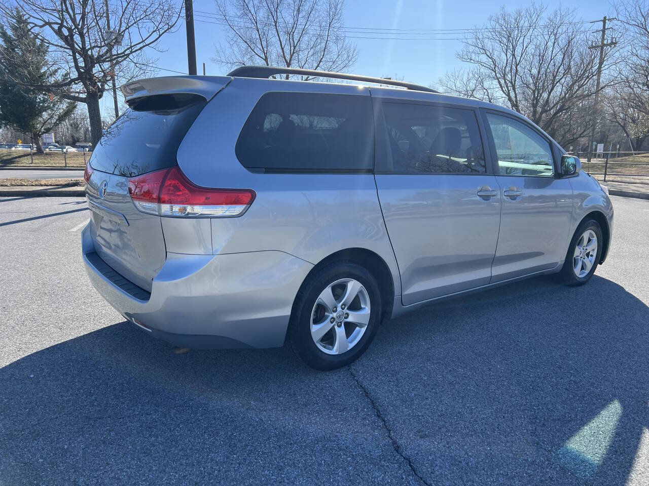 Used 2014 Toyota Sienna LE image 5