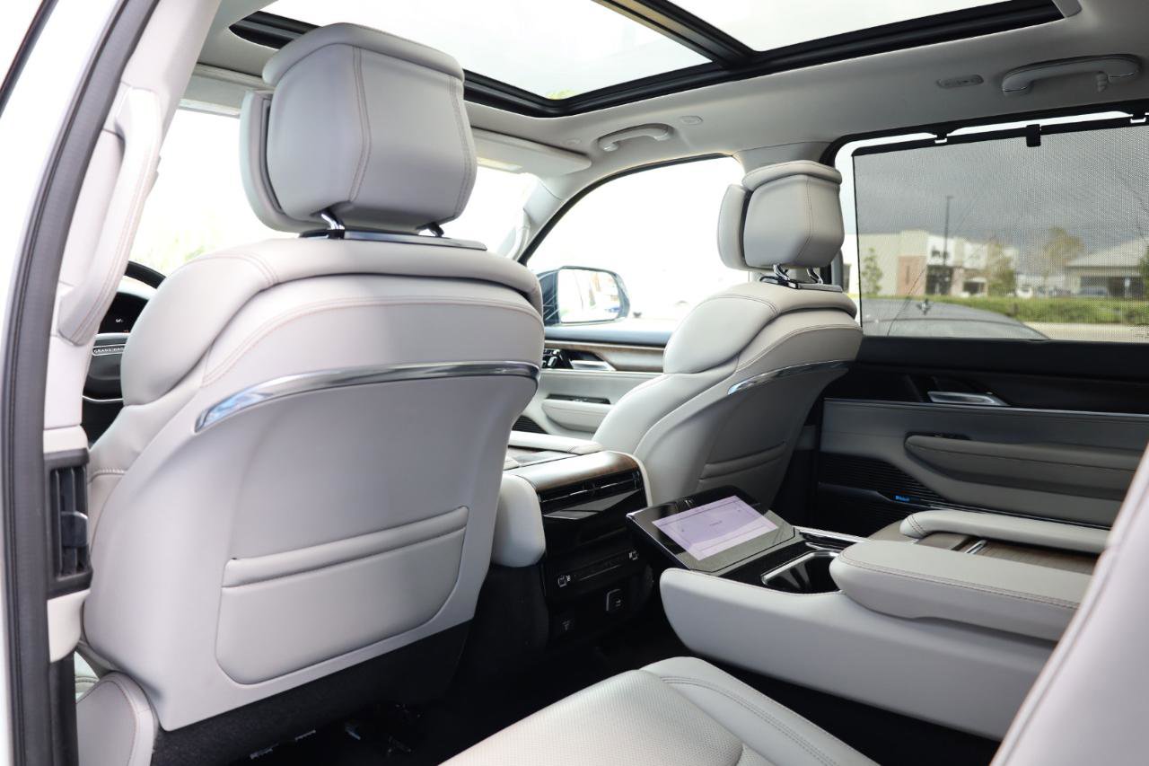 Used 2023 Jeep Grand Wagoneer 4WD image 16