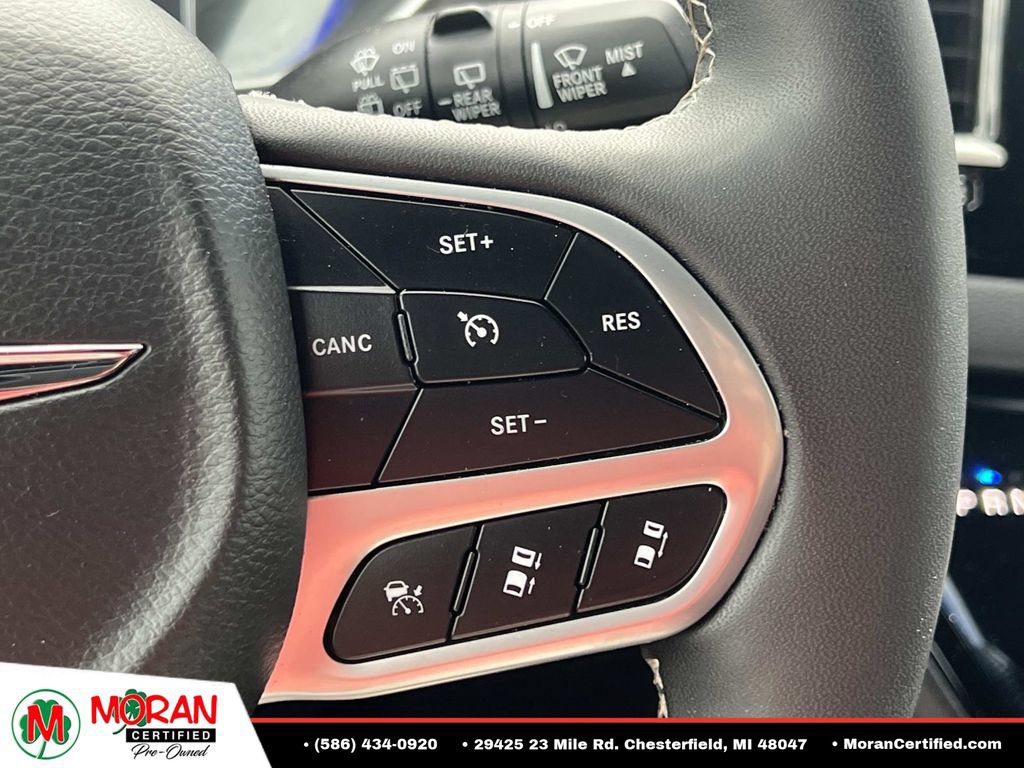 Used 2025 Chrysler Pacifica Select FWD image 23