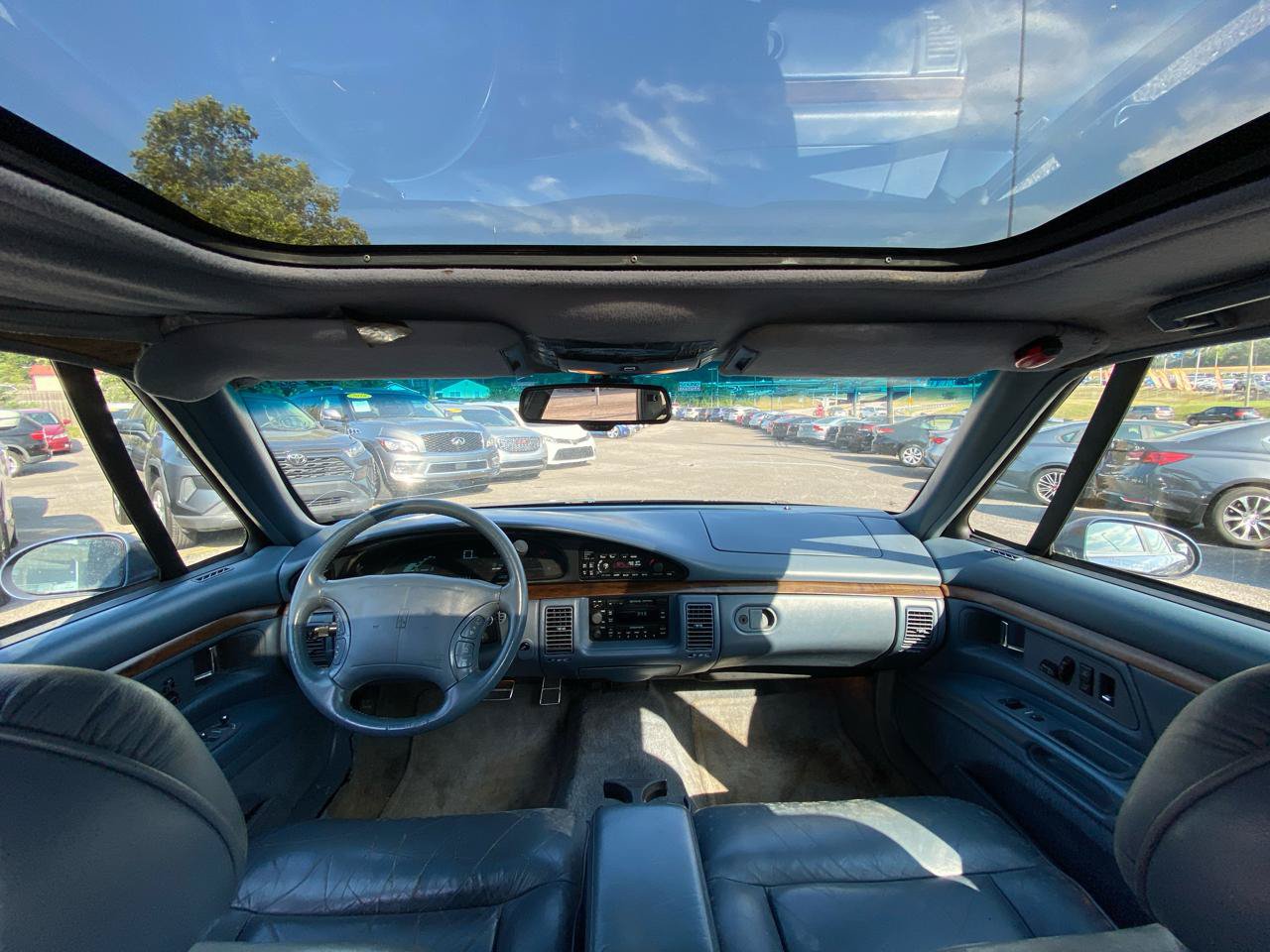 Used 1995 Oldsmobile Ninety-Eight Regency Elite FWD image 11