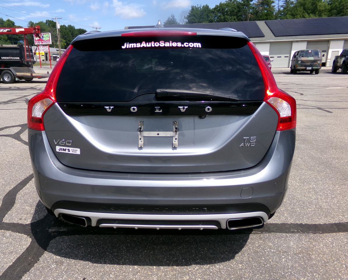Used 2018 Volvo V60 T5 Cross Country AWD/4WD image 5
