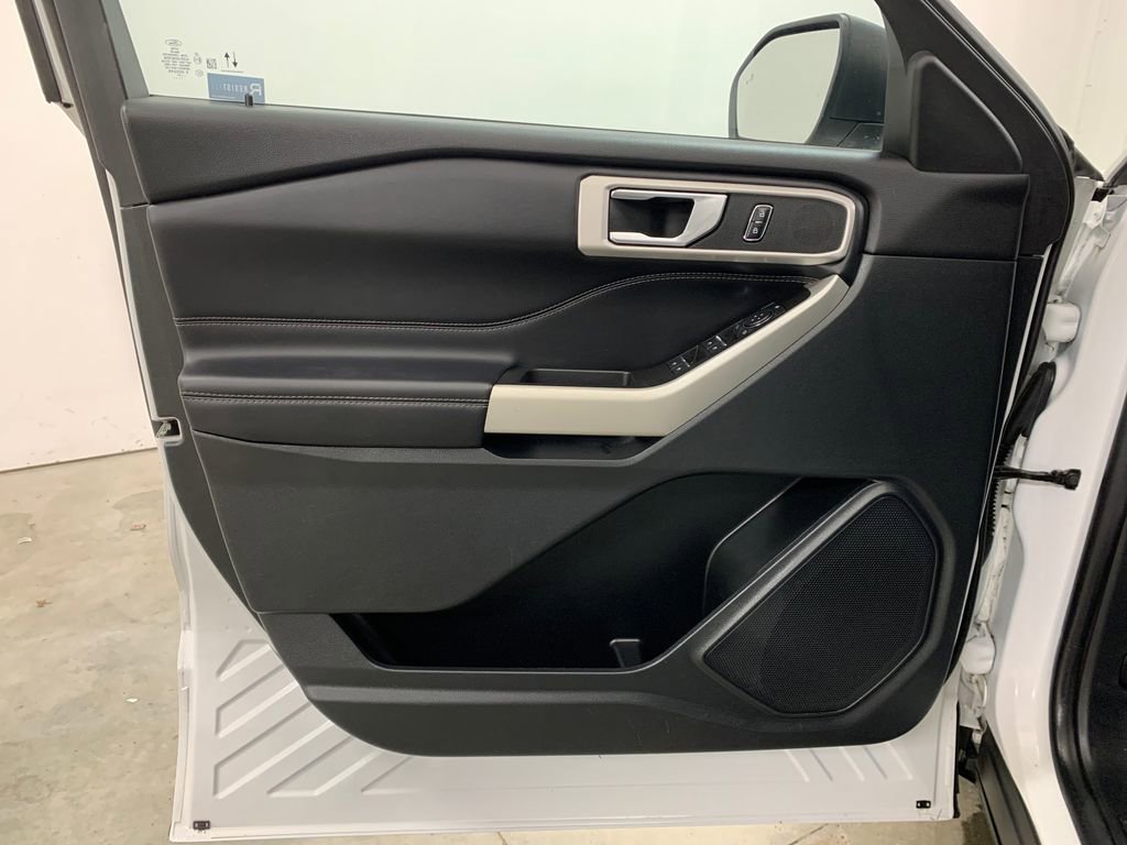 Used 2021 Ford Explorer XLT w/ Equipment Group 202A image 6