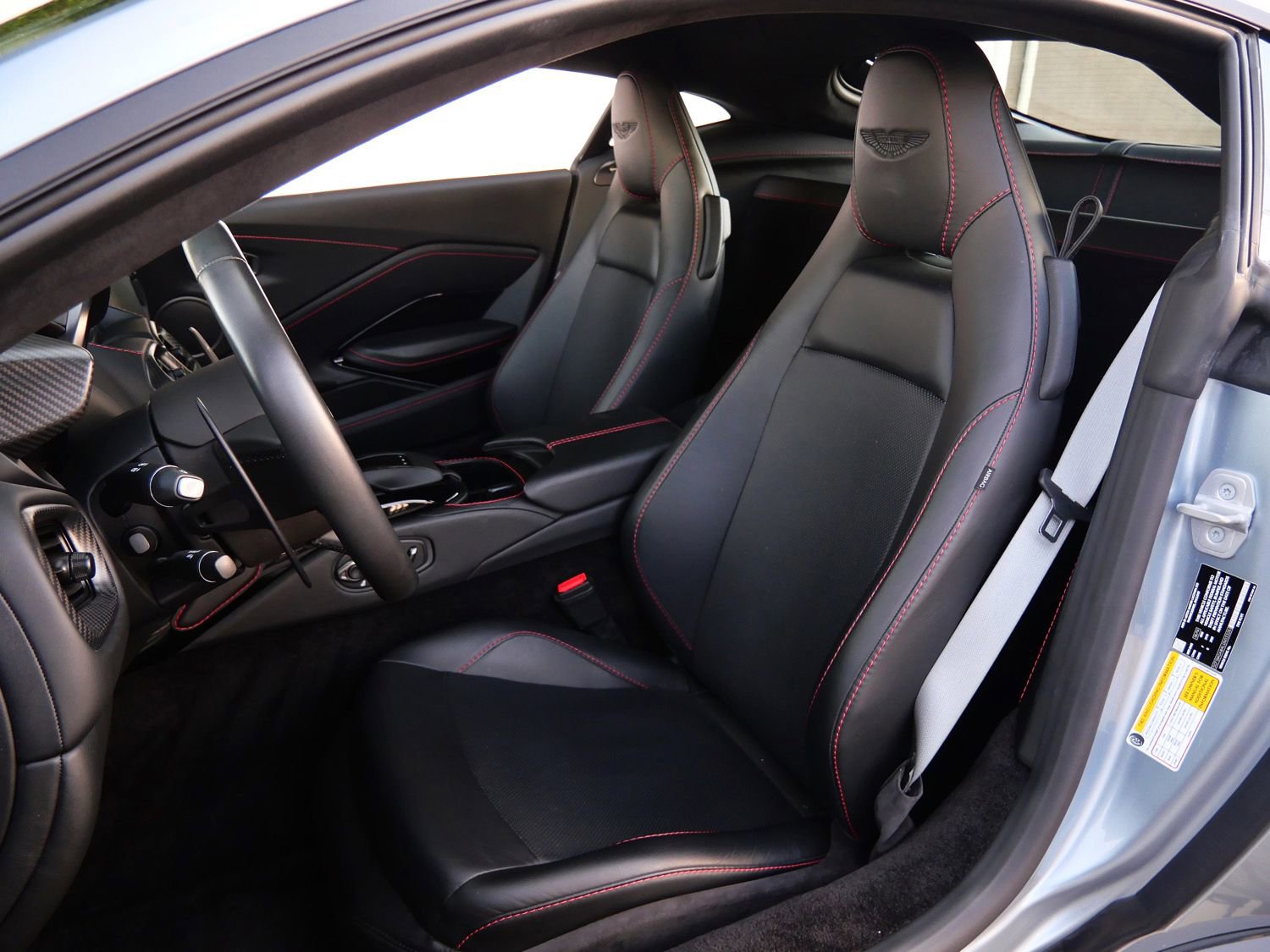 Used 2020 Aston Martin V8 Vantage Coupe RWD image 21