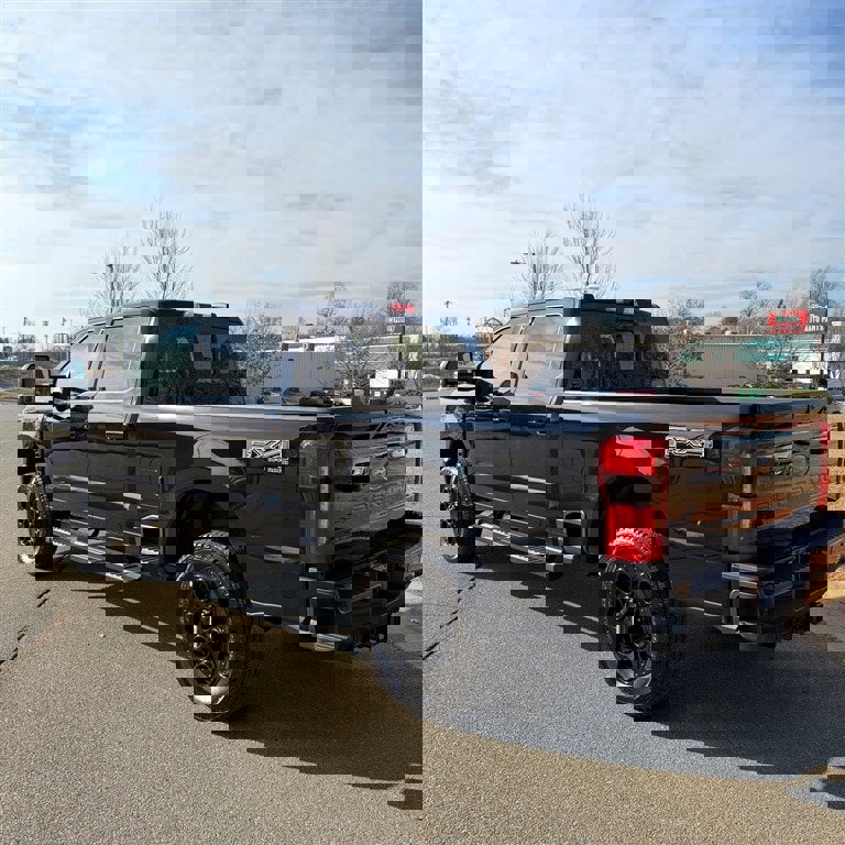 Used 2025 Ford F250 XLT w/ Black Appearance Package image 6