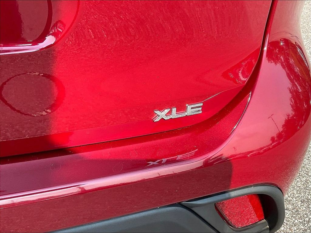 Used 2025 Toyota Highlander XLE FWD image 26