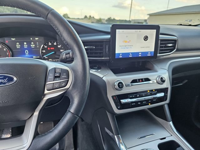 Certified 2022 Ford Explorer XLT w/ Equipment Group 202A image 25