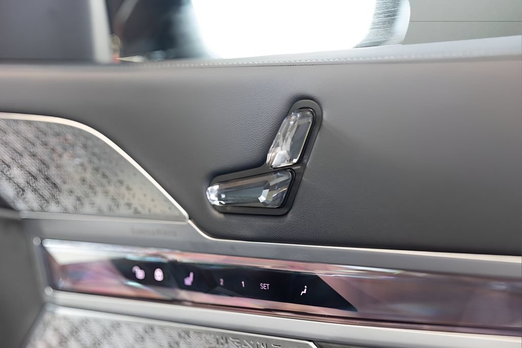 Used 2024 BMW i7 M70 AWD/4WD image 79