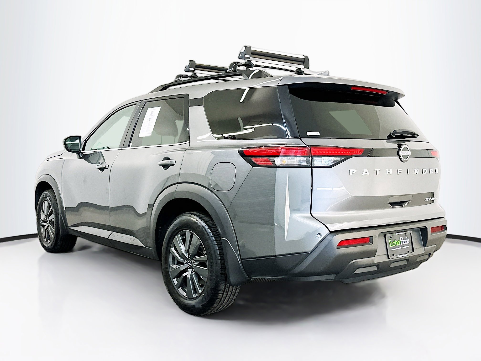 Used 2023 Nissan Pathfinder SV image 5