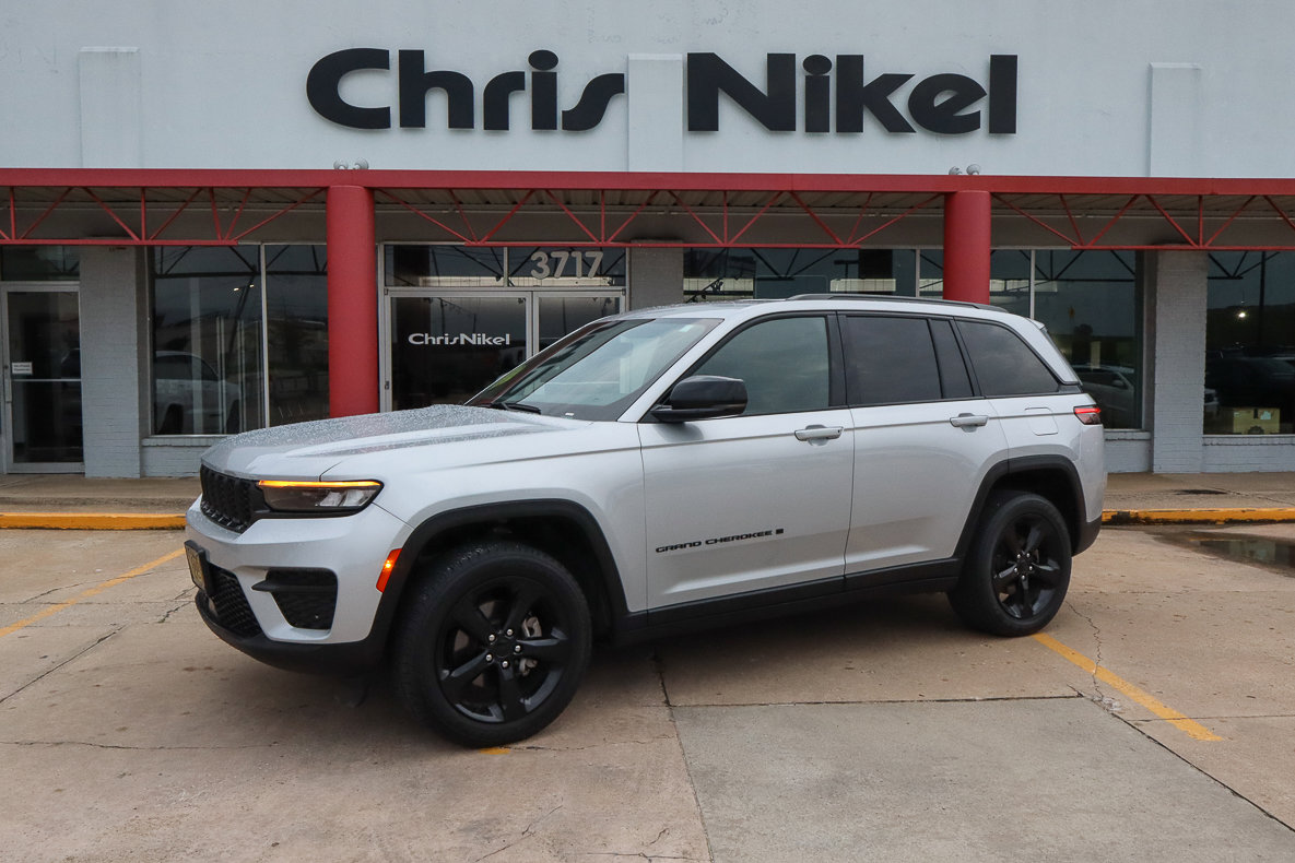 Used 2023 Jeep Grand Cherokee Altitude AWD/4WD image 1