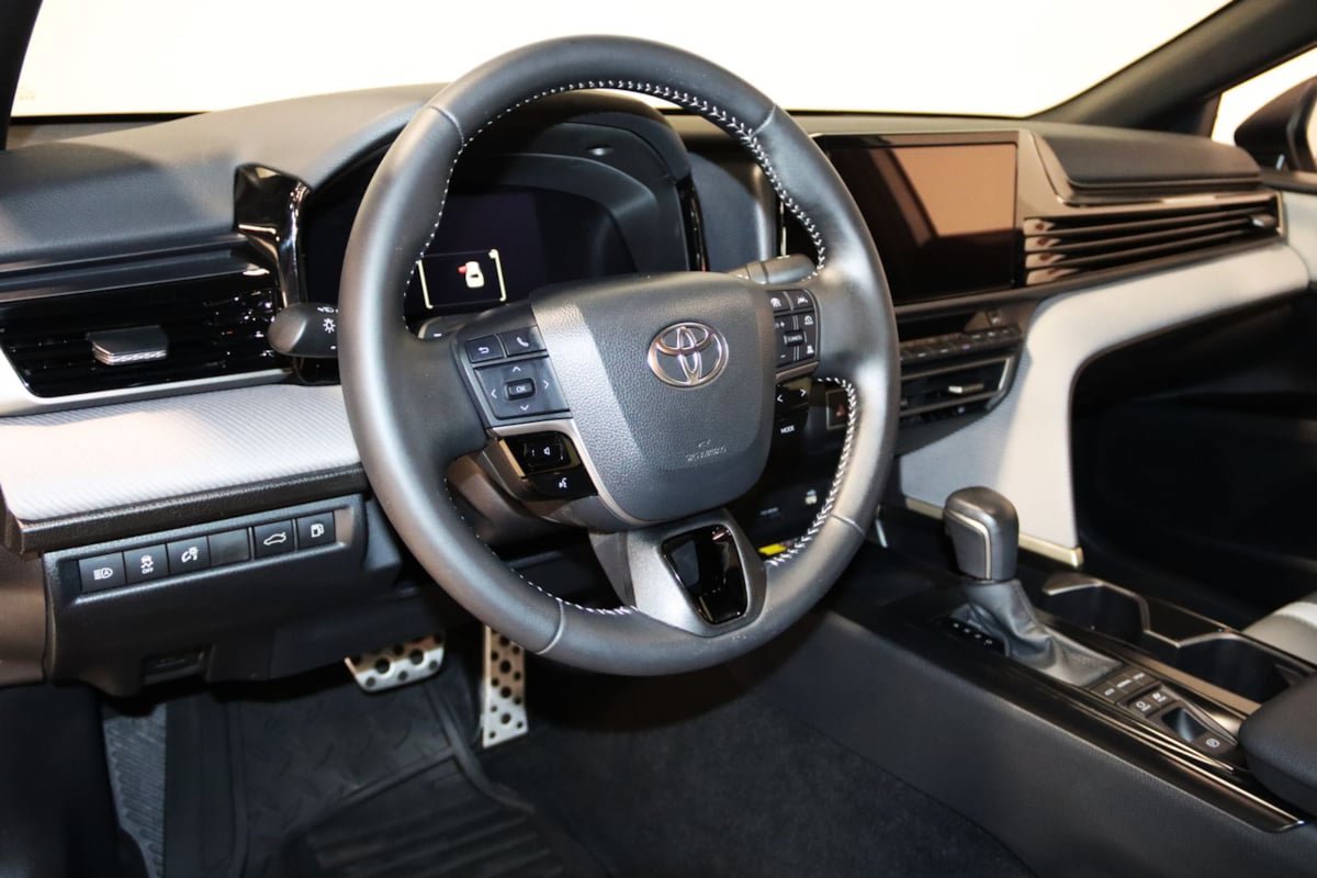 Used 2026 Toyota Camry SE FWD image 33