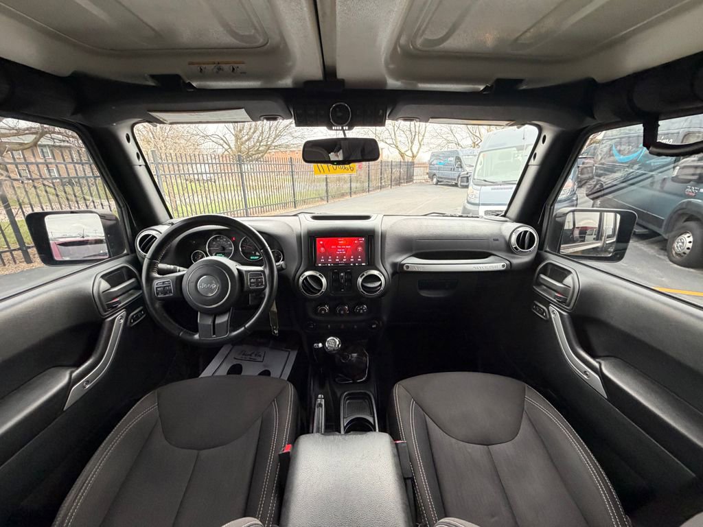 Used 2016 Jeep Wrangler Unlimited Sahara w/ Connectivity Group image 11