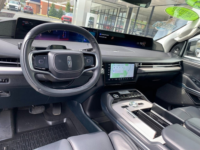 Certified 2025 Lincoln Navigator L Reserve AWD/4WD image 19
