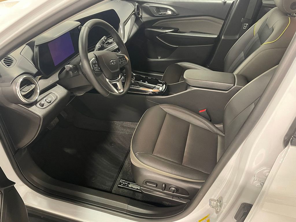 Used 2025 Chevrolet Trax ACTIV image 3