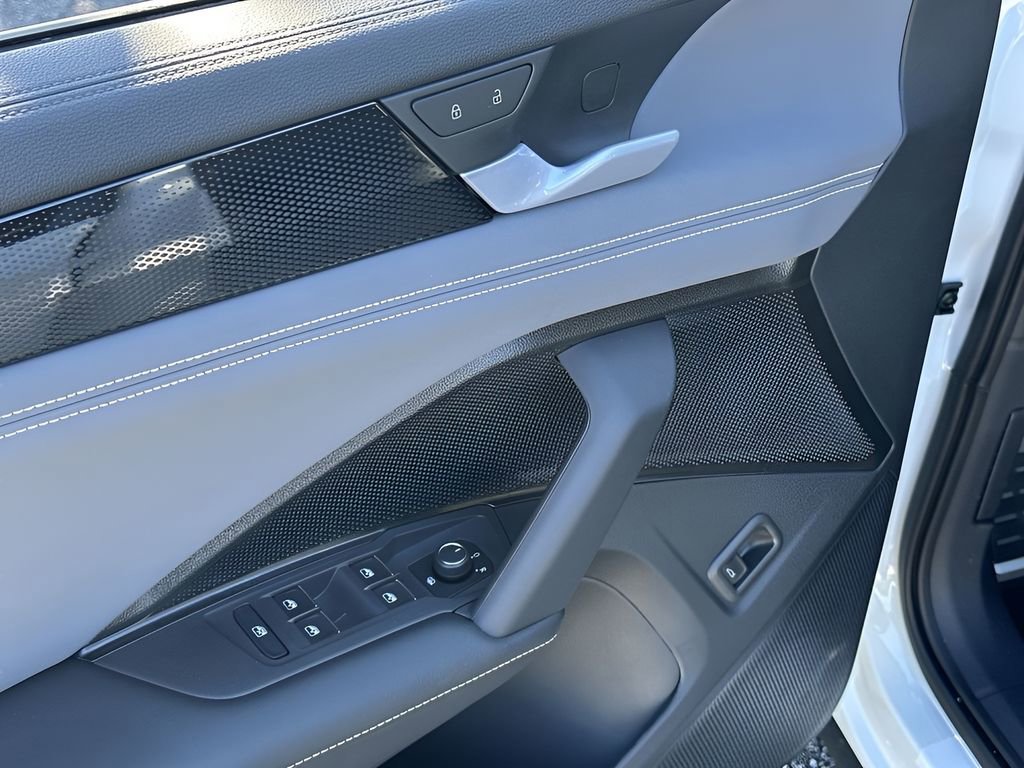 New 2026 Volkswagen Tiguan SE R-Line image 13