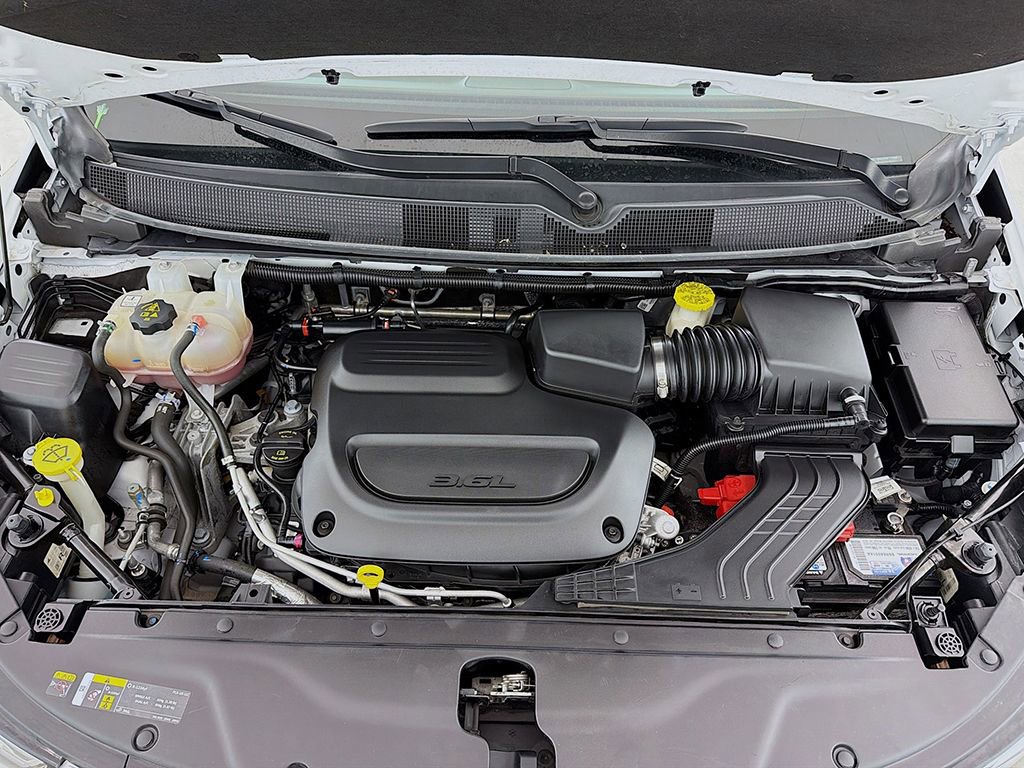 Used 2024 Chrysler Pacifica Touring-L image 15