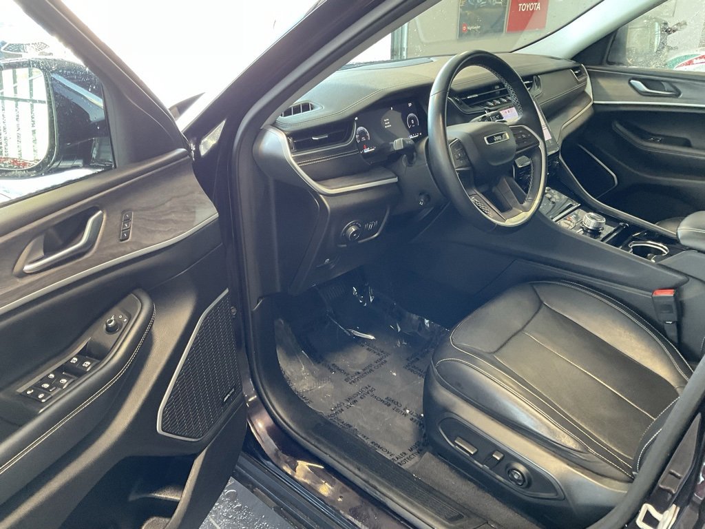 Used 2022 Jeep Grand Cherokee L Limited w/ Luxury Tech Group II image 9