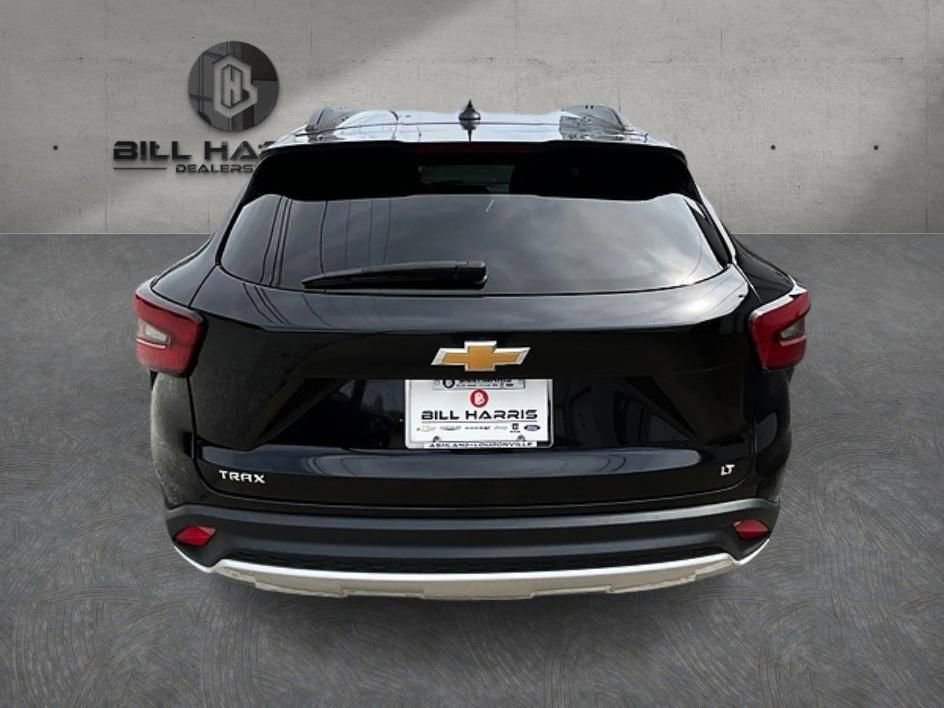 Used 2024 Chevrolet Trax LT w/ Sunroof Package image 6
