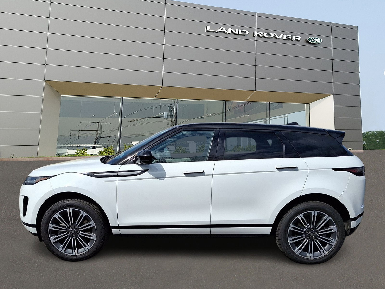 Used 2026 Land Rover Range Rover Evoque S AWD/4WD image 6