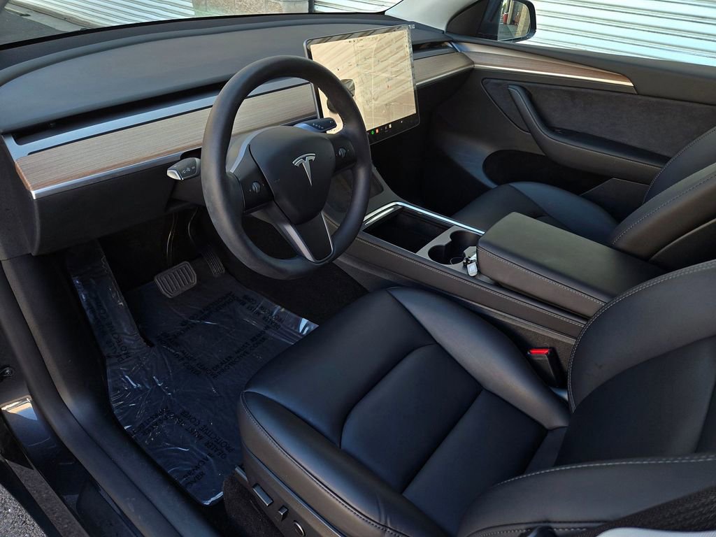 Used 2025 Tesla Model Y Long Range image 9