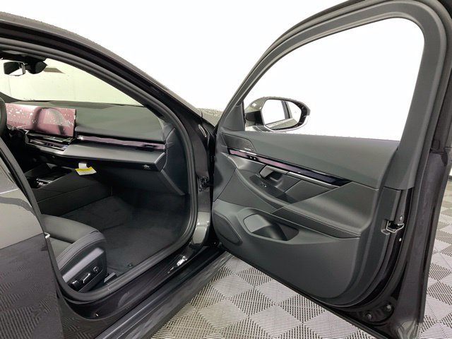 Used 2025 BMW i5 xDrive40 w/ Premium Package AWD/4WD image 35