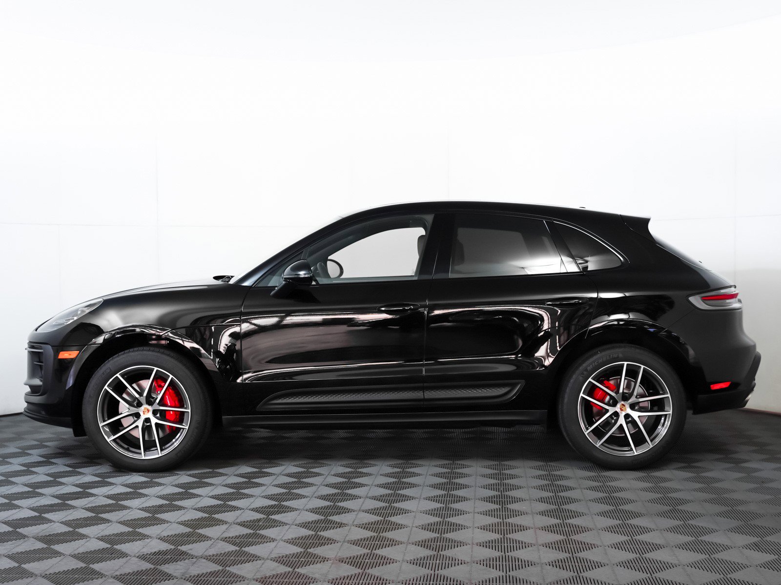 Used 2025 Porsche Macan S image 2