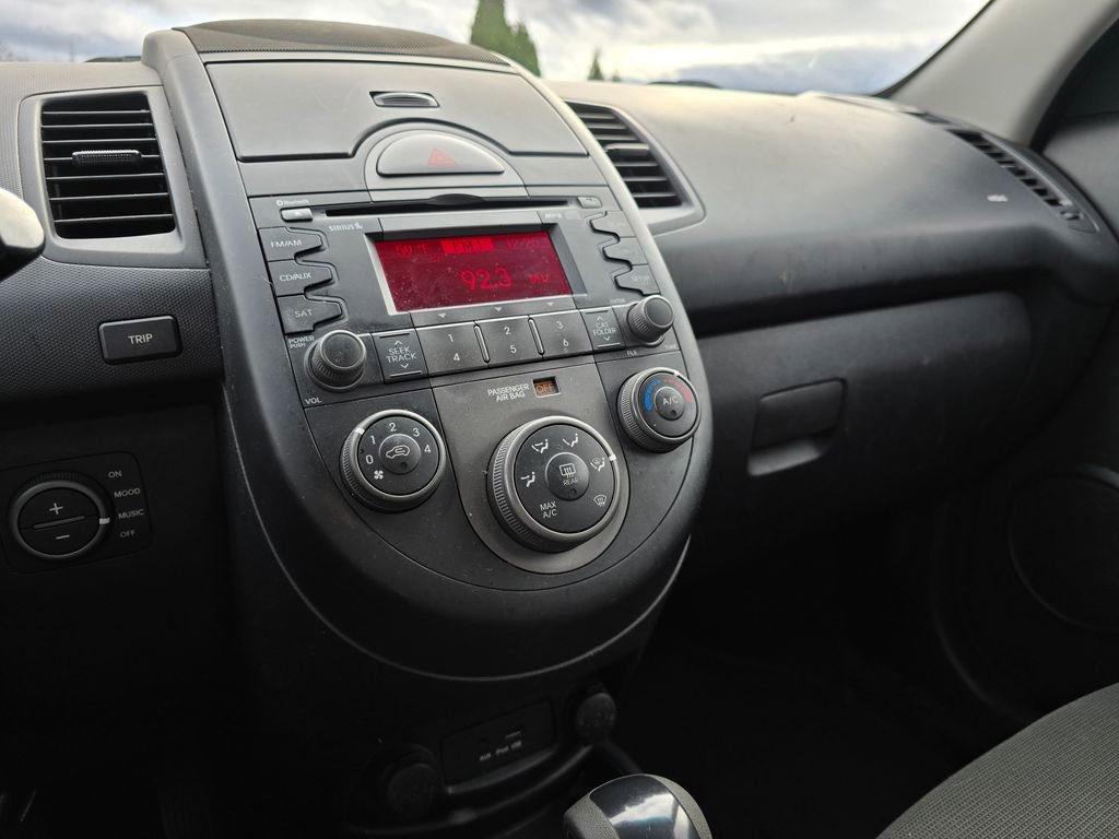 Used 2010 Kia Soul + w/ Audio Pkg image 29