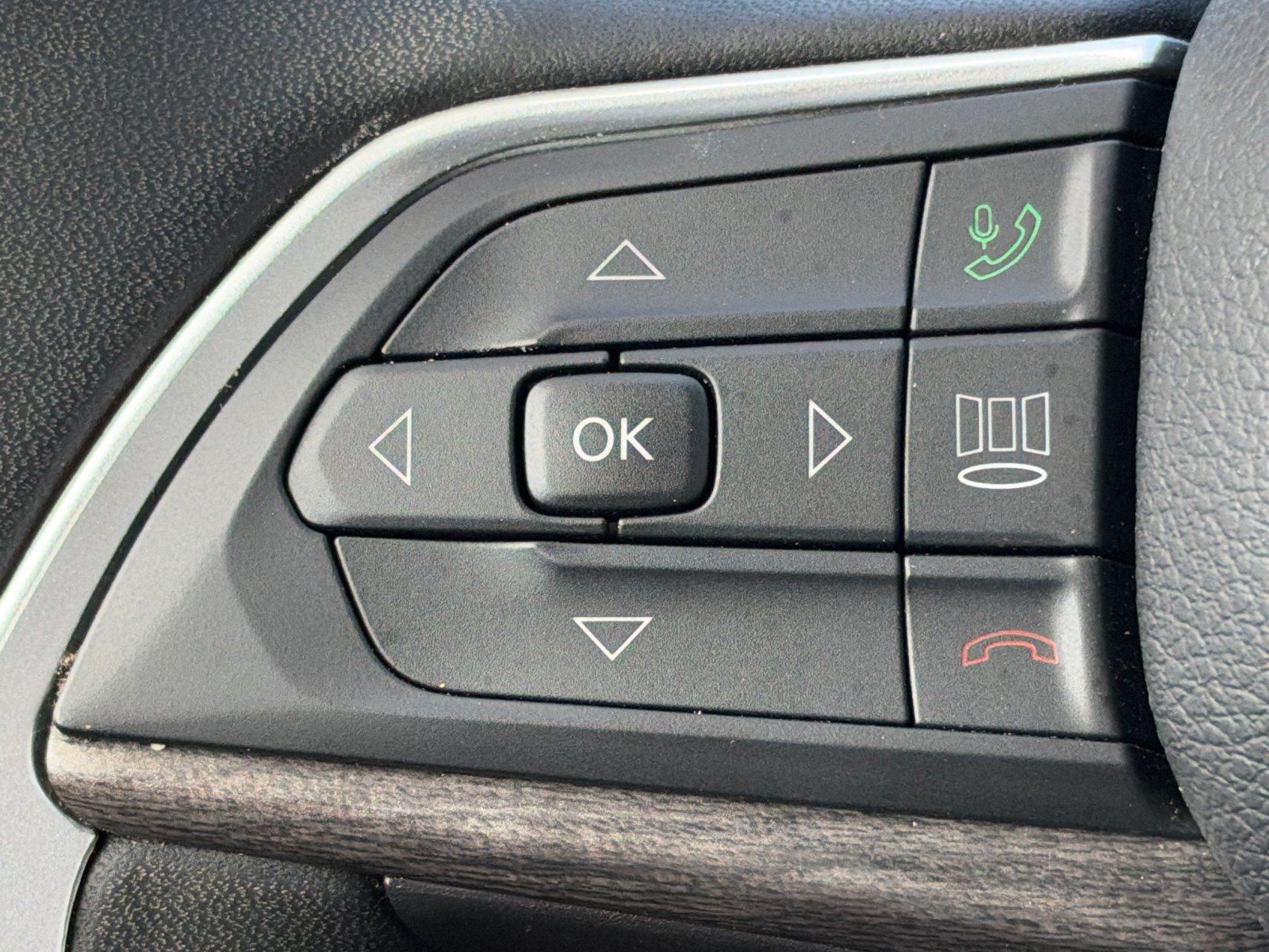 Used 2024 Jeep Grand Cherokee Limited RWD image 28