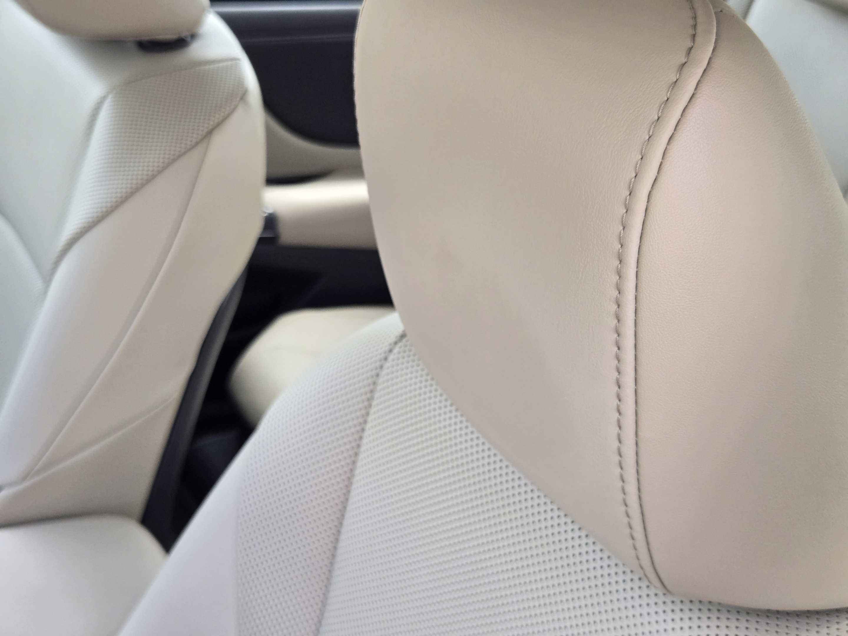Used 2020 Lexus ES 300h w/ Premium Package FWD image 11