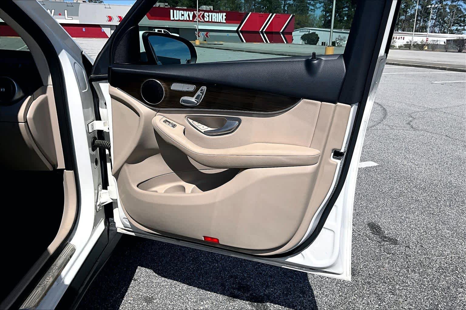 Used 2021 Mercedes-Benz GLC 300 image 23