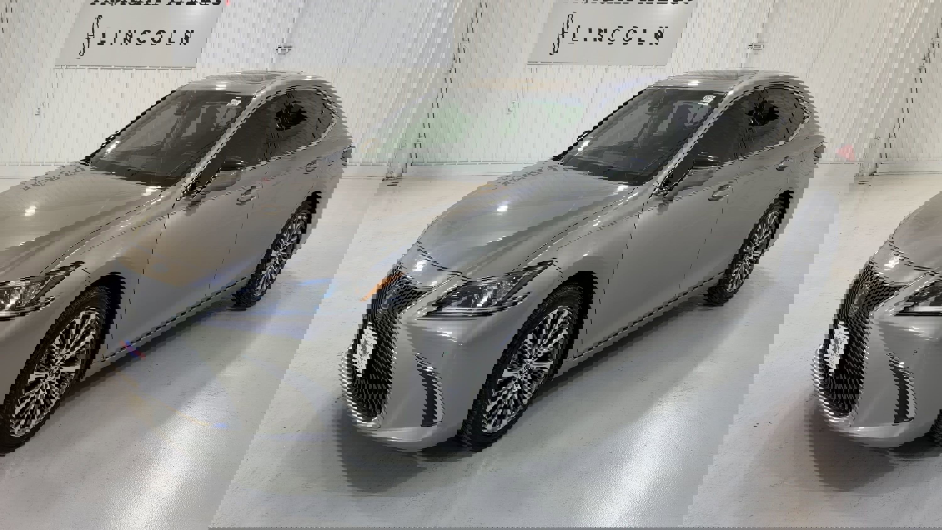 Used 2019 Lexus ES 350 w/ Ultra Luxury Package image 5