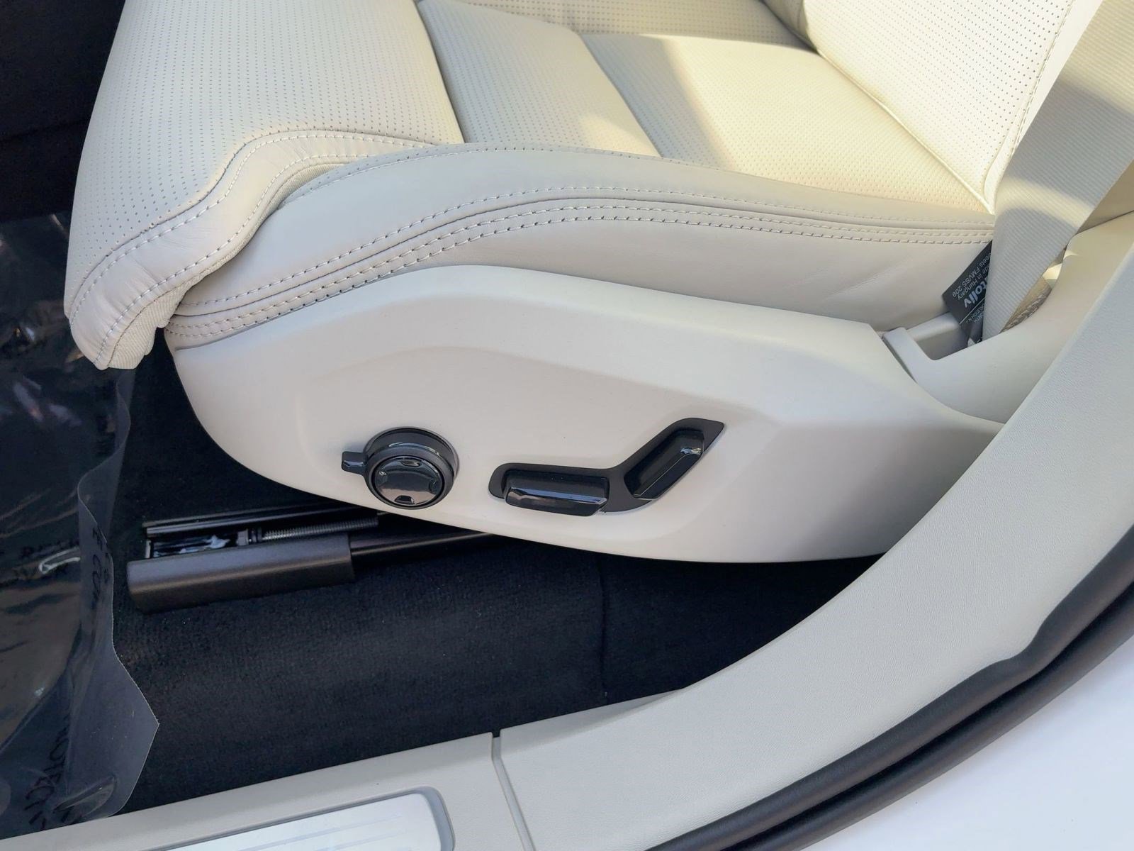 New 2026 Volvo XC90 T8 Ultra w/ Protection Package Premier image 12