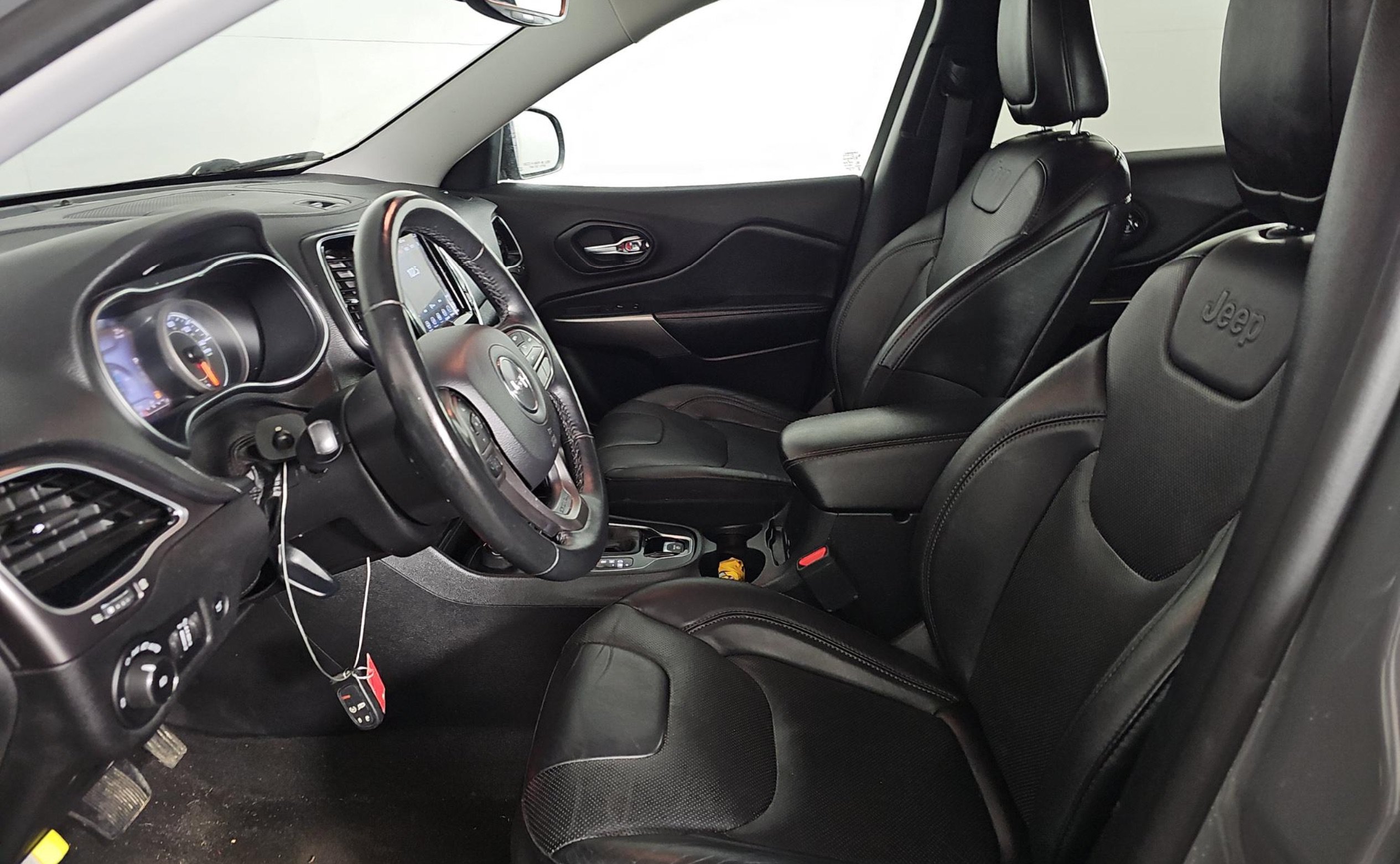 Used 2019 Jeep Cherokee Limited AWD/4WD image 6