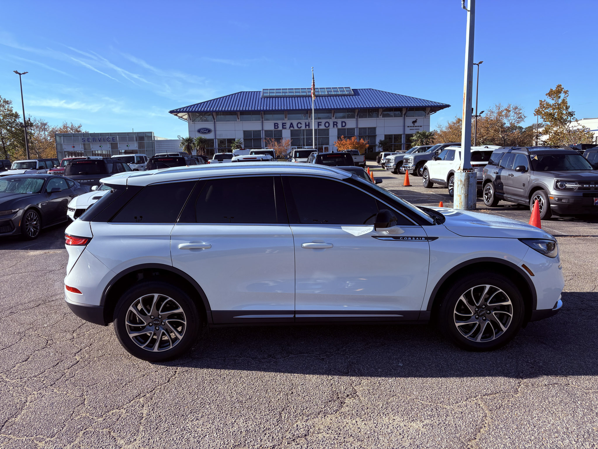 Used 2021 Lincoln Corsair AWD w/ Equipment Group 101A image 4