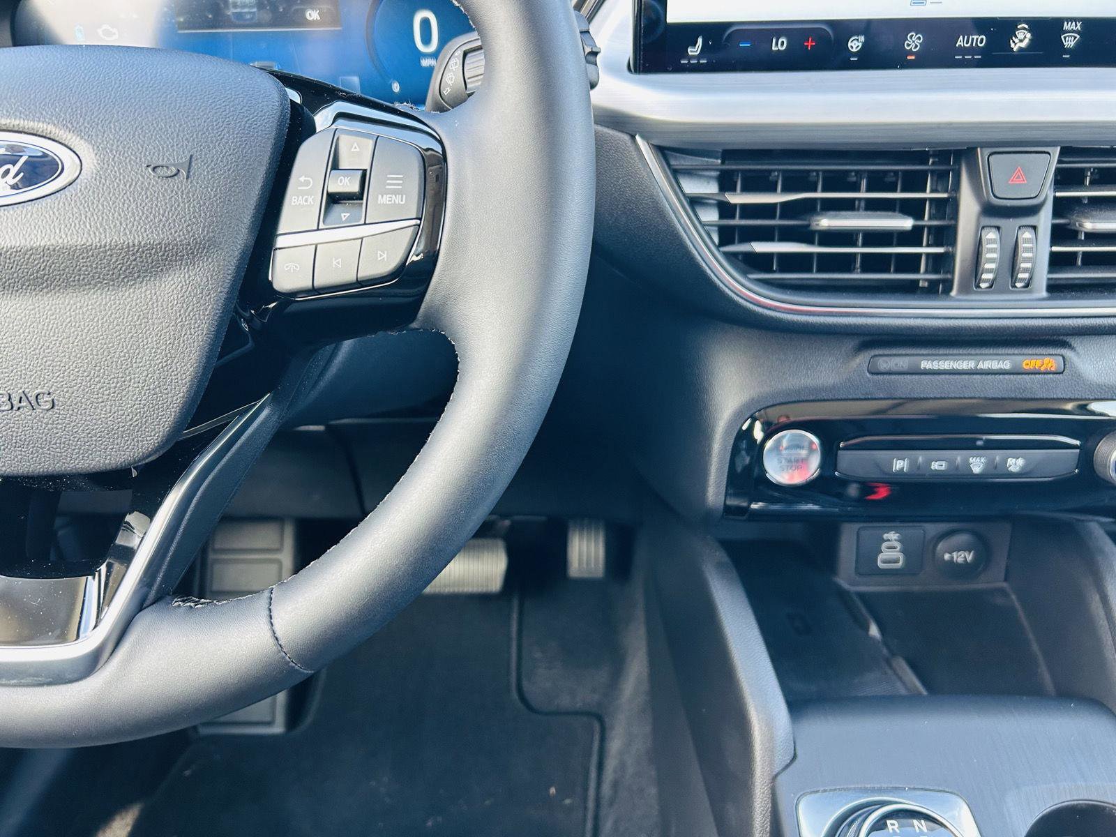 Used 2025 Ford Escape SE w/ PHEV Premium Package image 23