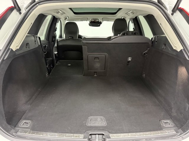 Used 2021 Volvo XC60 T6 Momentum image 26