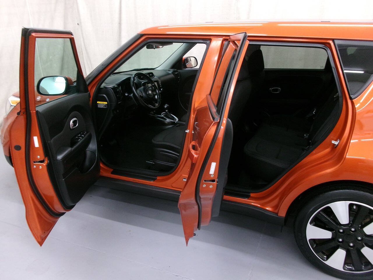 Used 2018 Kia Soul + FWD image 12
