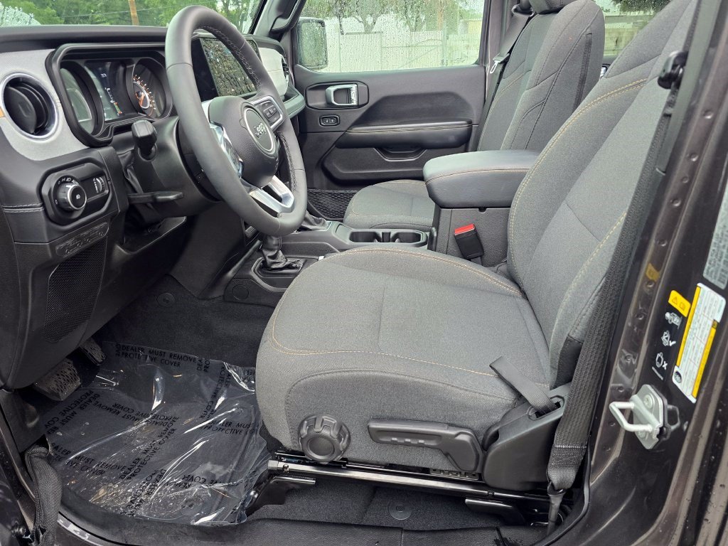 Used 2026 Jeep Wrangler Unlimited Sahara AWD/4WD image 17